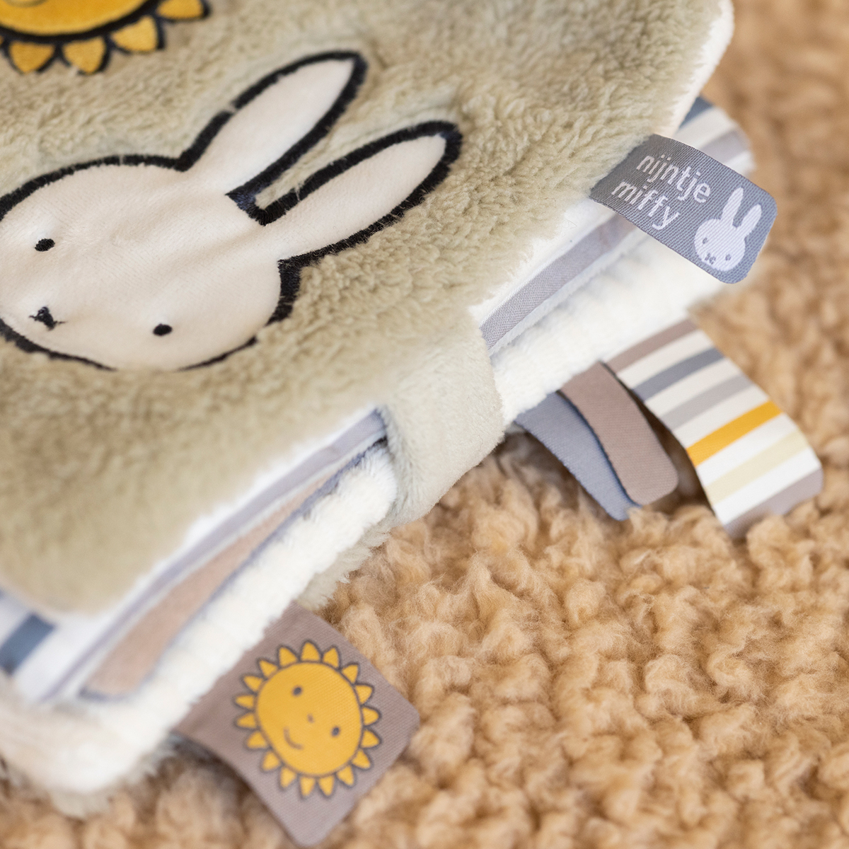 Κρεμαστό Βιβλίο Δραστηριότητας Miffy Fluffy Μέντα 47-3924 Home Παιχνίδια Δραστηριοτήτων Spitishop