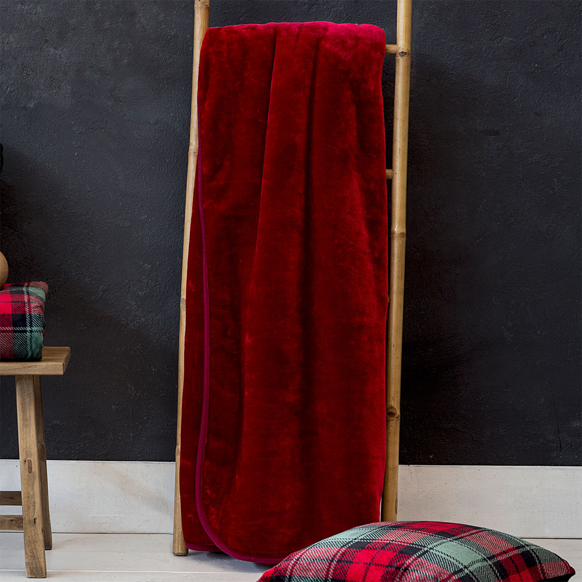Κουβέρτα Βελουτέ Υπέρδιπλη (220×240) Nima Coperta Red