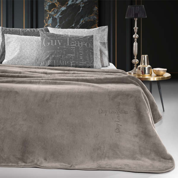 Κουβέρτα Βελουτέ Υπέρδιπλη (220x240) Guy Laroche Logo Vison