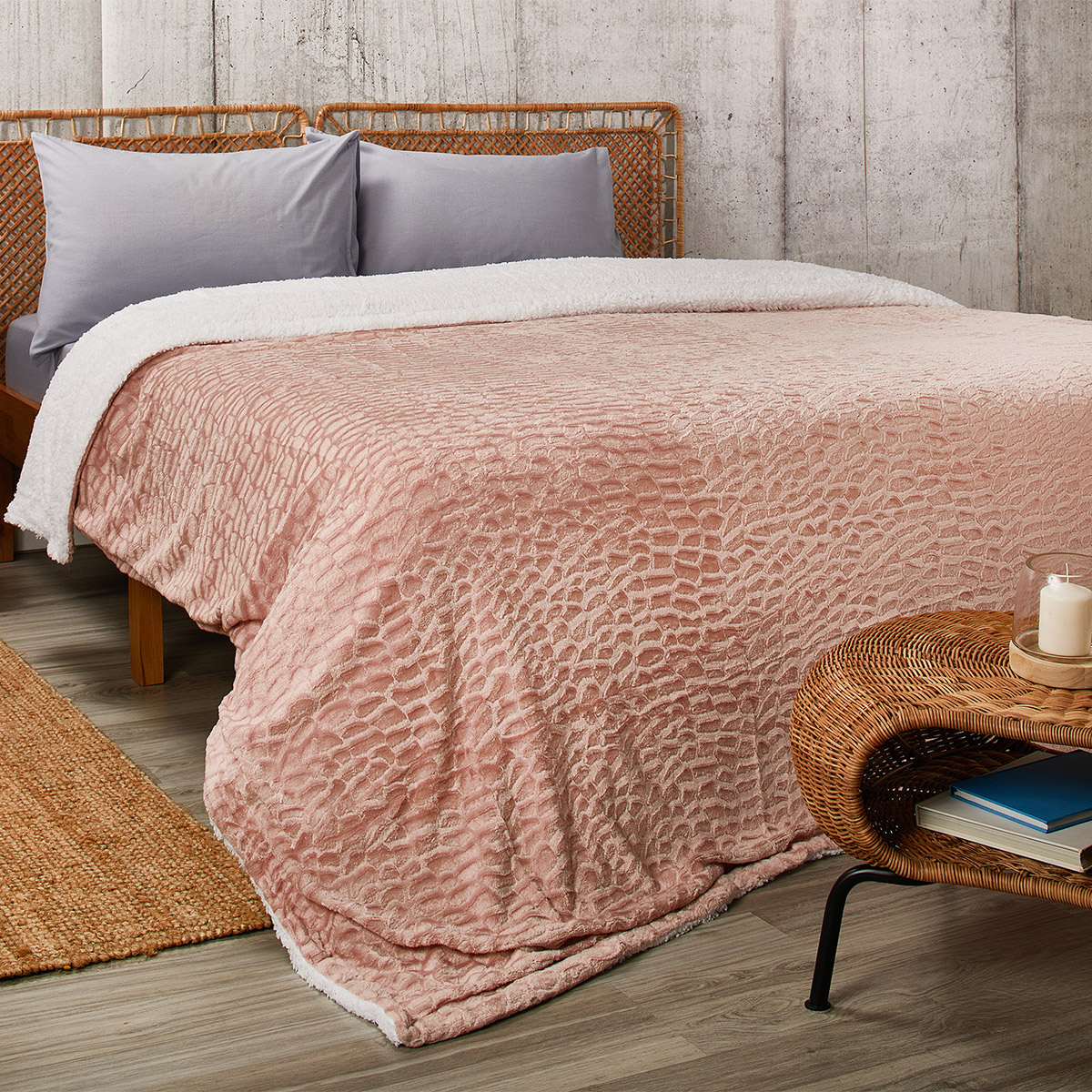 Κουβέρτα Fleece Υπέρδιπλη Με Γουνάκι (220×240) Whitegg KB126-3 Pink