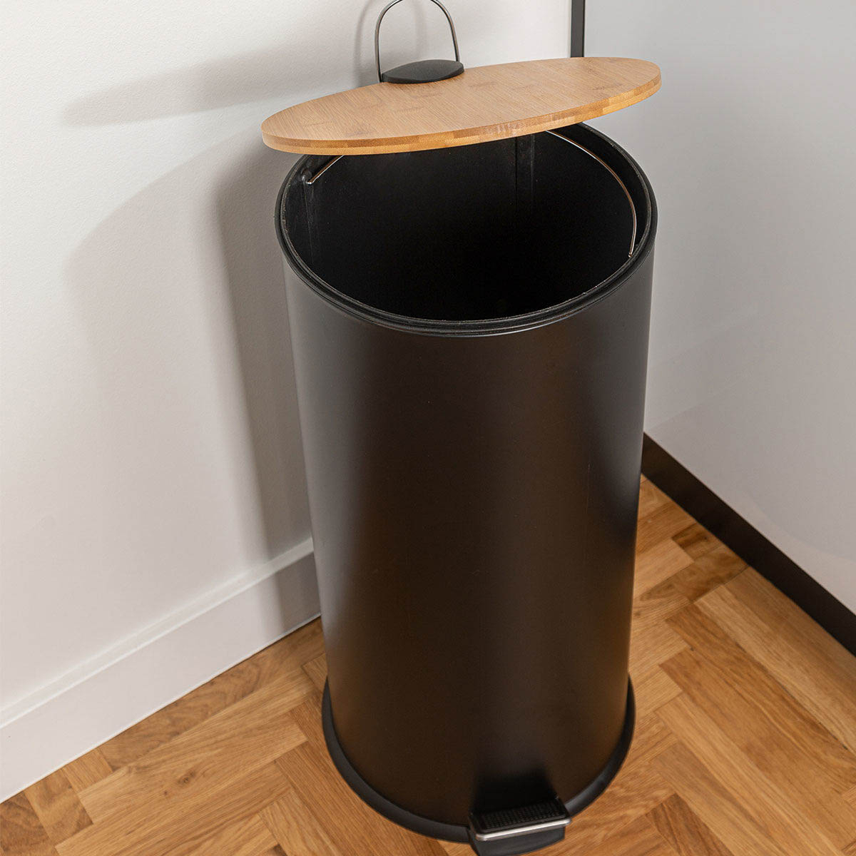 Κάδος Απορριμμάτων (Φ29X65 6) Estia 30Lt Bamboo Essentials Black 01-12878 Home Οργάνωση & Αποθήκευση Κουζίνας Κάδοι Spitishop