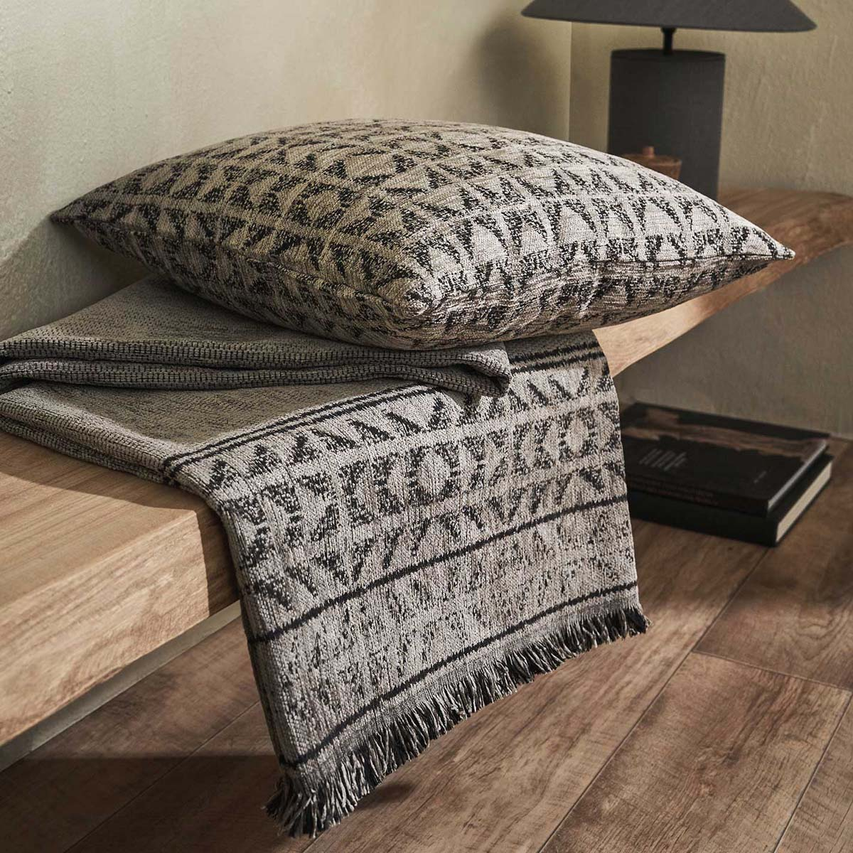 Ριχτάρι Καναπέ Διθέσιου (180X250) Gofis Home Indira Ash Beige Black 258 13 Λευκά Είδη Σαλονιού Ριχτάρια Spitishop