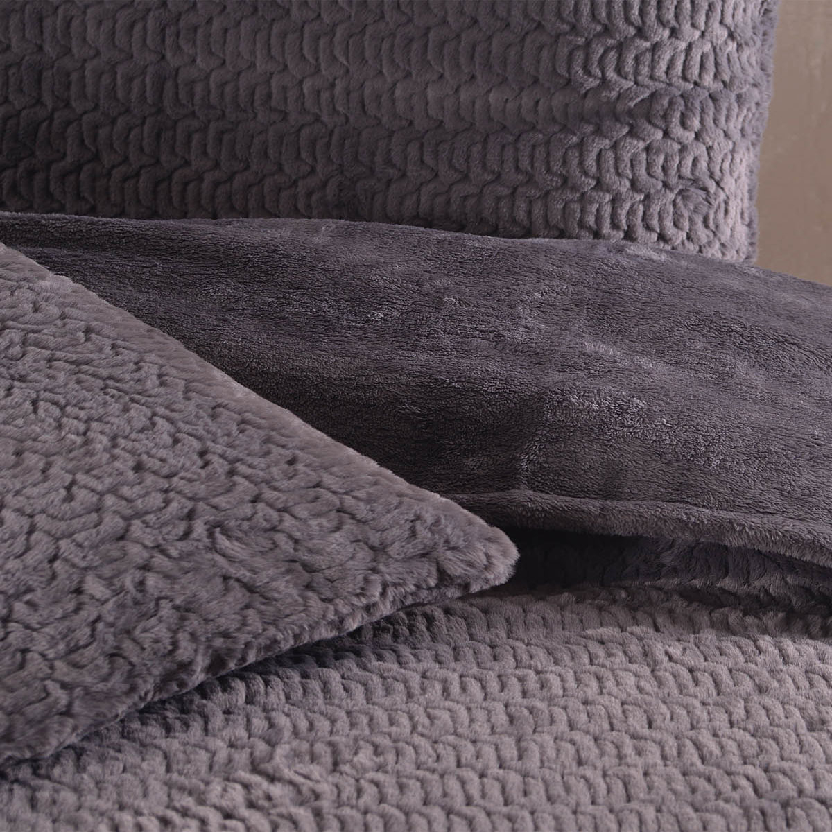 Κουβέρτα Fleece Υπέρδιπλη με Γουνάκι (220X240) + Διακοσμητικές Μαξιλαροθήκες (Σετ) Rythmos Bliss Γκρι Home Λευκά Είδη Κρεβατοκάμαρας Κουβέρτες 