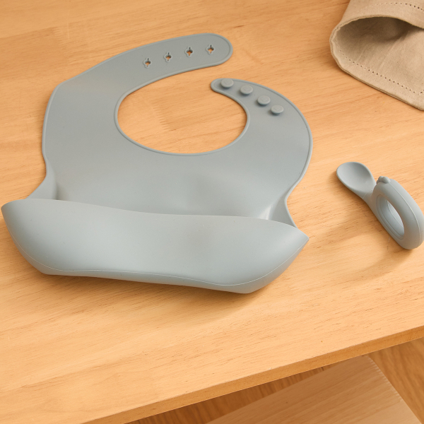 Σαλιάρα Σιλικόνης 6+ Μηνών (22x2x26) & Κουτάλι Σετ 2τμχ A-S Yum Blue 211062B