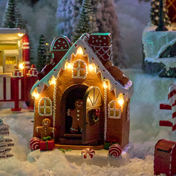 Χριστουγεννιάτικο Σπιτάκι Με Led - Μουσική - Κίνηση (13.5x13.5x16.2) F-R Gingerbread House 208848