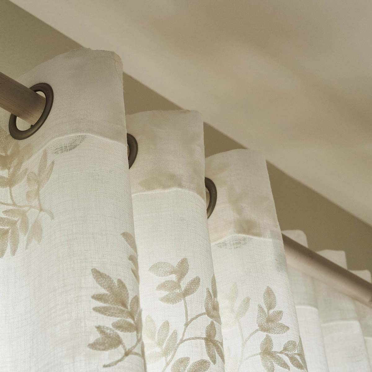 Κουρτίνα (140X280) με Τρουκς Gofis Home Leaf Off White Aw26 532 05 Κουρτίνες Σαλονιού Spitishop