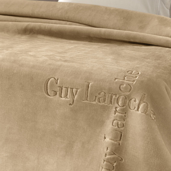 Κουβέρτα Βελουτέ Υπέρδιπλη (220x240) Guy Laroche Logo Almond