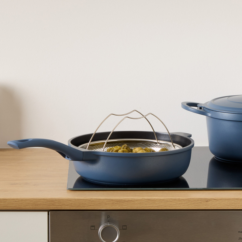 Αντικολλητική Σωτέζα Ατμού (28εκ.) Χυτού Αλουμινίου Με Καπάκι F-V Aluro Blue 189456C