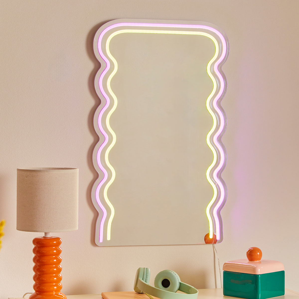 Διακοσμητικός Καθρέφτης Τοίχου Με LED & USB A-S Wavy 213750