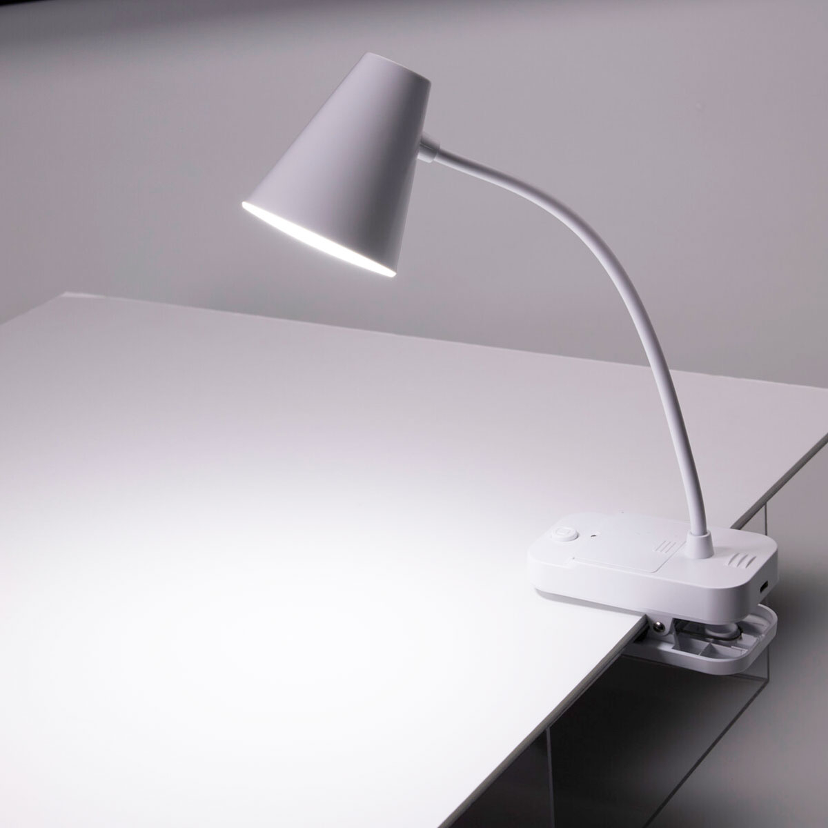 Πορτατίφ Με Κλιπ K-M White CX6000050