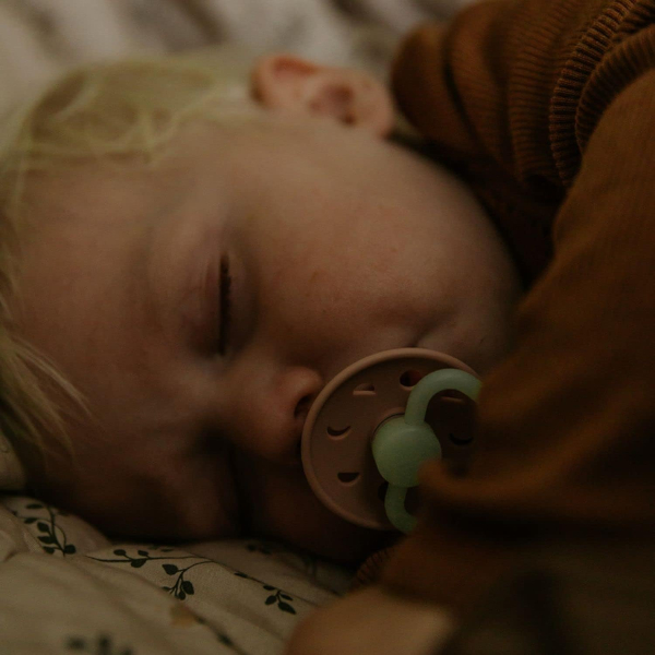 Φωσφοριζέ Πιπίλες Σιλικόνης Φυσιολογικές 0Μ+ (Σετ 2τμχ) Frigg Moon Phase Cream/Twilight Mauve