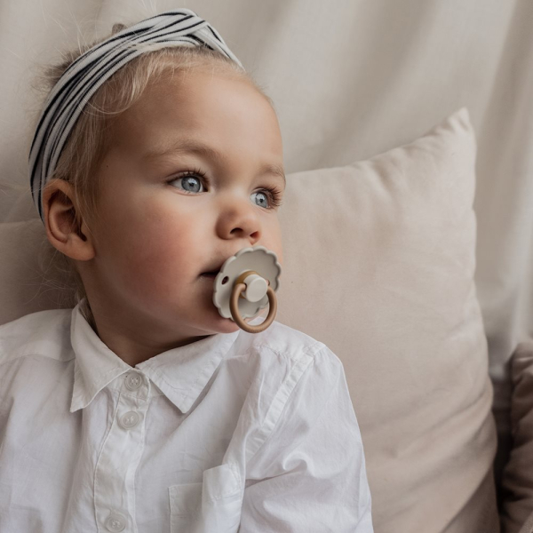 Πιπίλες Σιλικόνης Φυσιολογικές 6Μ+ (Σετ 2τμχ) Frigg Daisy Desert/Cream