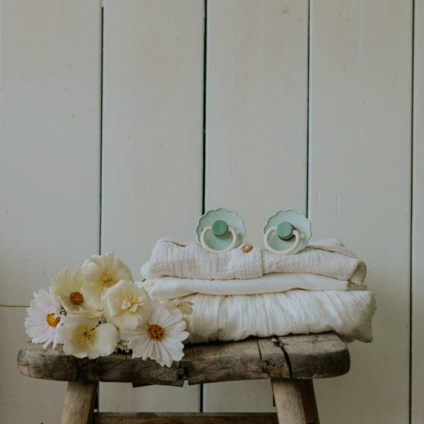 Πιπίλες Σιλικόνης Φυσιολογικές 6Μ+ (Σετ 2τμχ) Frigg Daisy Little Darling/Cream