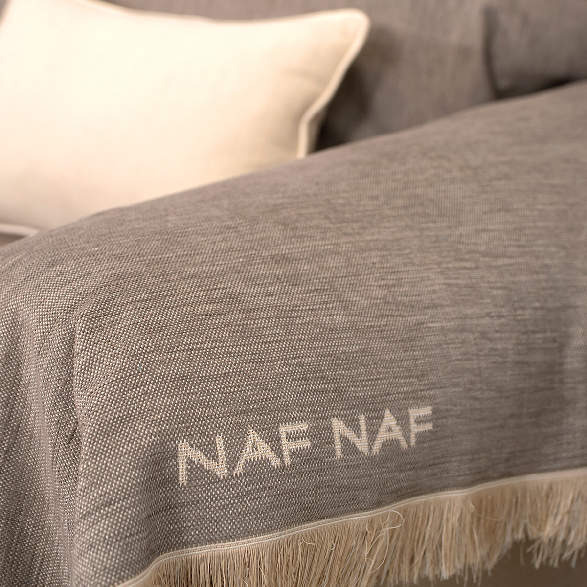 Ριχτάρι Καναπέ Τριθέσιου (180X300) Naf-Naf Highline Brown - Grey 358-170 Home Λευκά Είδη Σαλονιού Ριχτάρια Spitishop