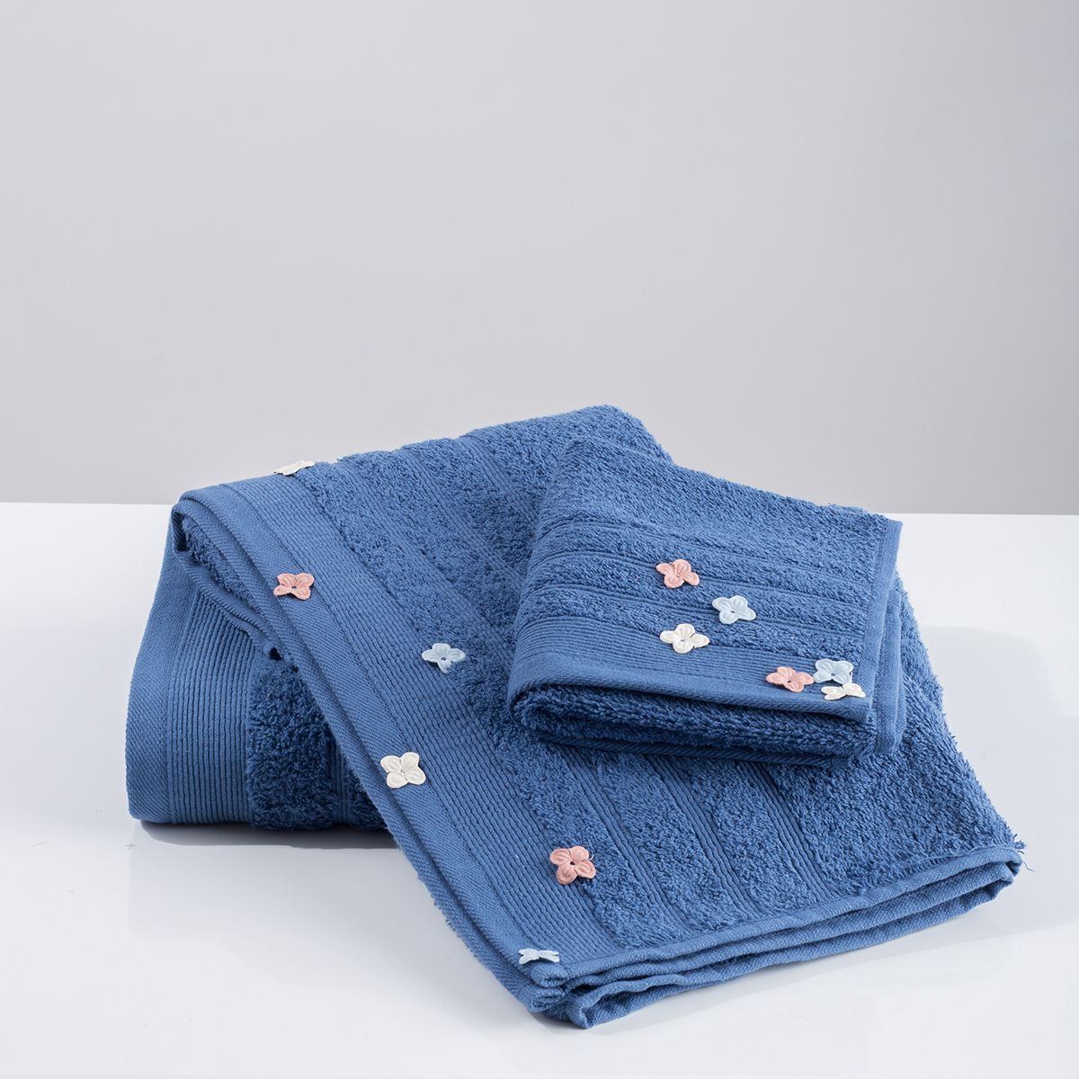 Πετσέτες Μπάνιου (Σετ 3τμχ) White Fabric Flowers Applique Blue 500gsm 213665