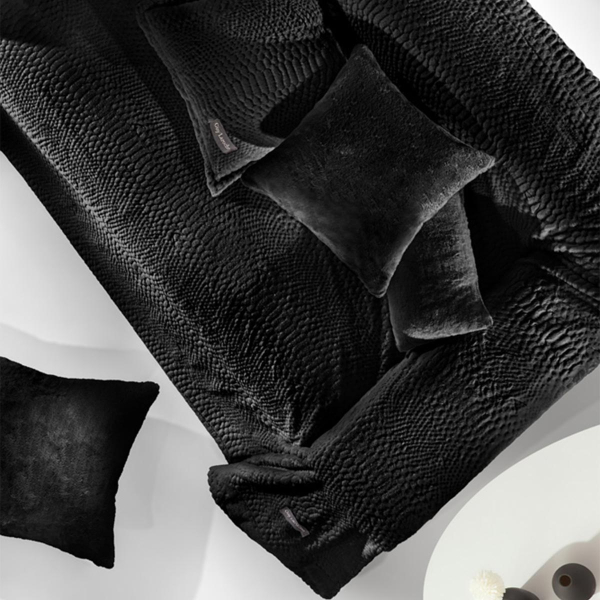 Γούνινο Ριχτάρι Διθέσιου Καναπέ (170x250) + Γούνινη Διακοσμητική Μαξιλαροθήκη Guy Laroche Crusty Black