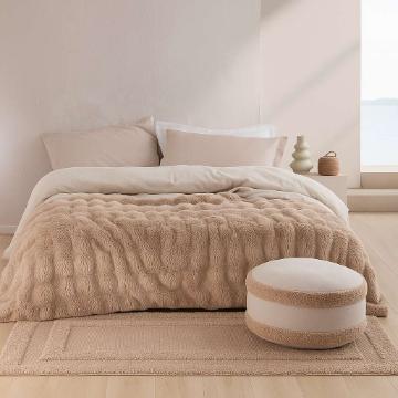 Πάπλωμα + πουφ + χαλί + σεντόνια + μαξιλάρια